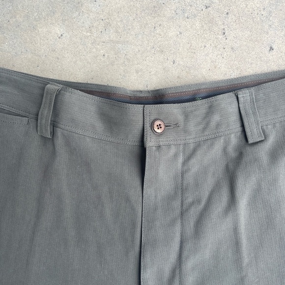 Tommy Bahama Shorts Mens 38 Green 100% Silk Relax Pleated Casual Vacation - Picture 2 of 6